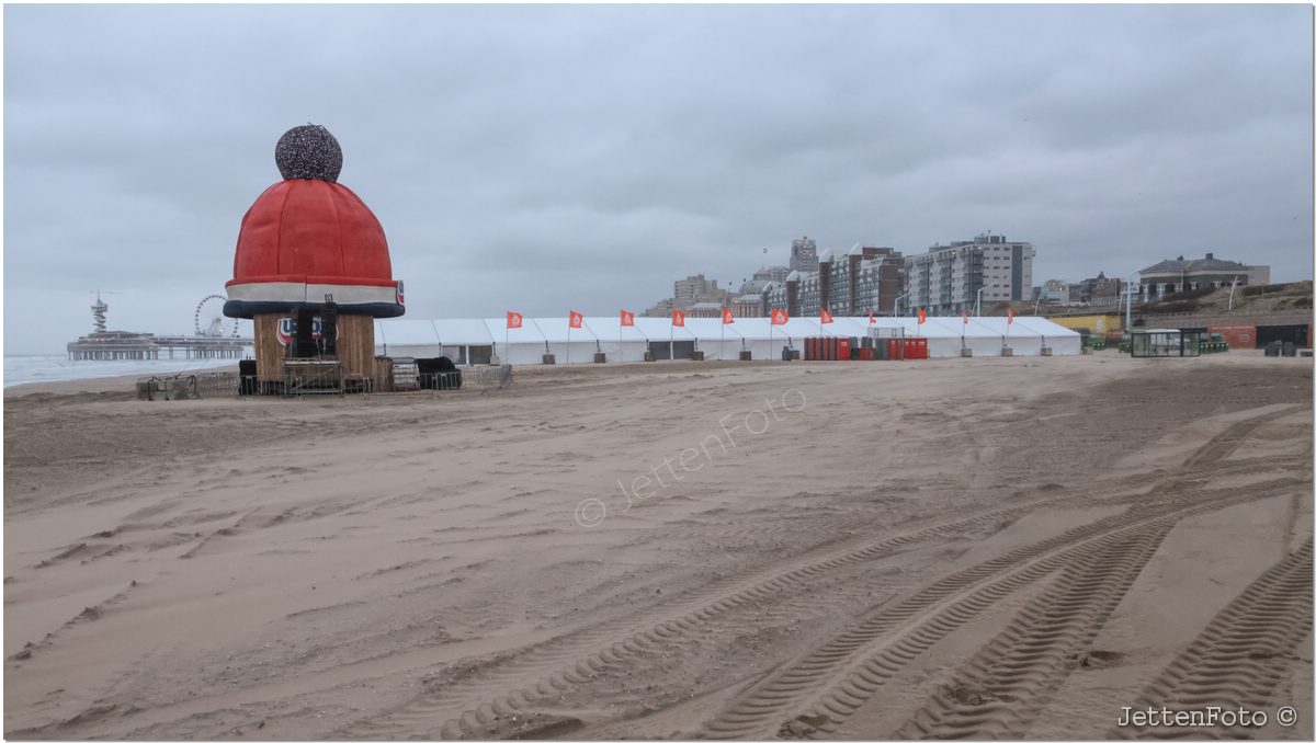 Nieuwjaarsduik 2026 Scheveningen. Foto-13.