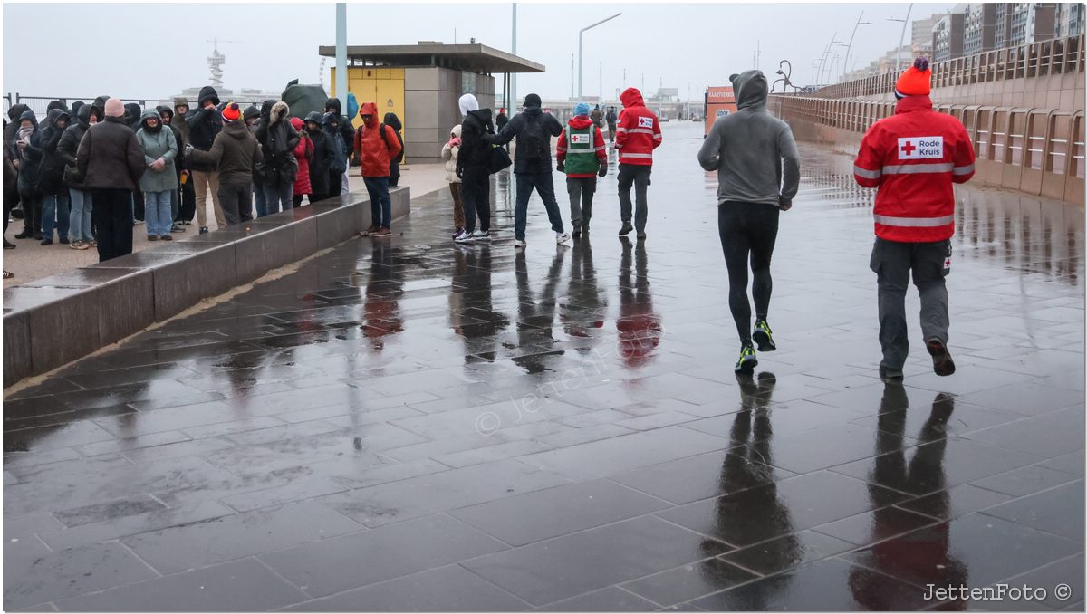 Nieuwjaarsduik 2026 Scheveningen. Foto-15.
