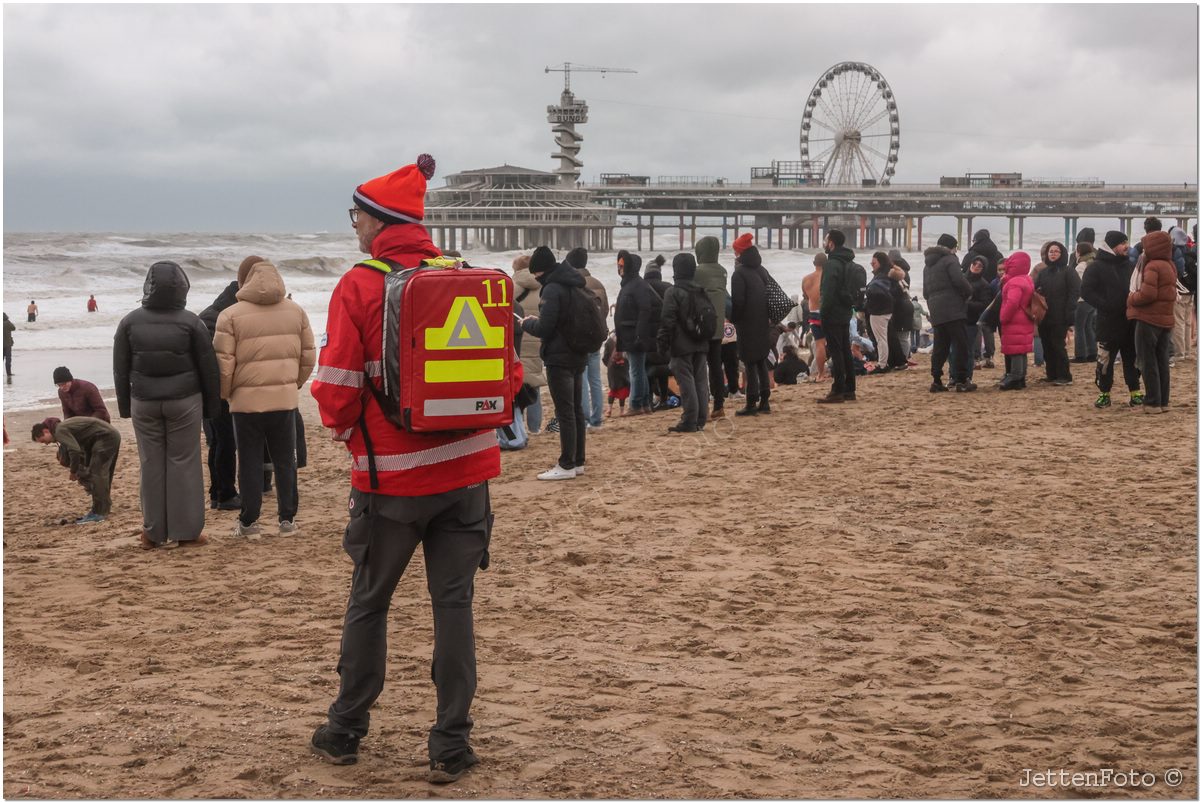 Nieuwjaarsduik 2026 Scheveningen. Foto-21.
