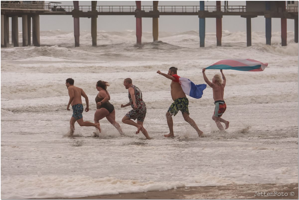 Nieuwjaarsduik 2026 Scheveningen. Foto-22.