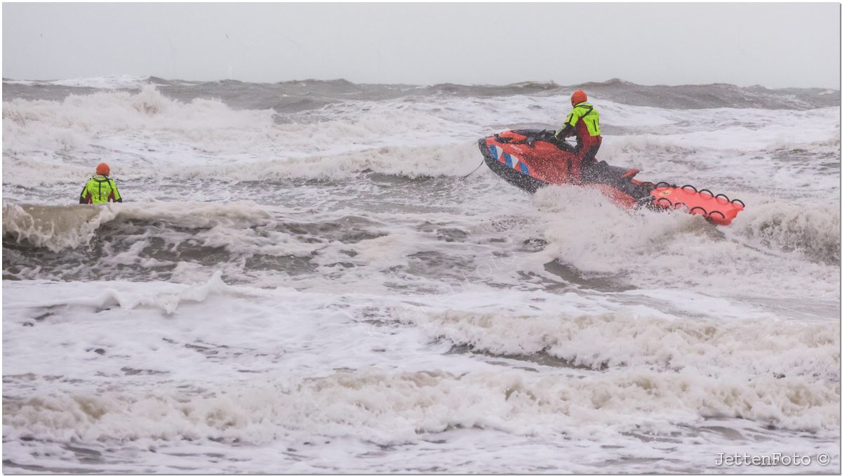 Nieuwjaarsduik 2026 Scheveningen. Foto-28.