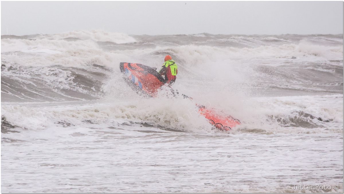 Nieuwjaarsduik 2026 Scheveningen. Foto-29.